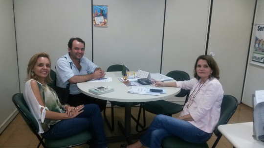 Reunião da direção do Soego com a presidente do Imas, Cristina Laval, garante reajuste da tabela.