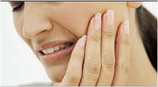 Sensibilidade dentária:  um dos efeitos colaterais do uso indiscriminado de clareadores, agora suspenso pela Anvisa.