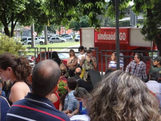Manifestação dos servidores da Saúde de Goiânia em frente ao Ministério Público de Goiás pelo pagamento da data-base.