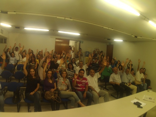 Cirurgiões-dentistas aderem à greve dos servidores da Saúde de Goiânia em assembleia na sede do Soego.