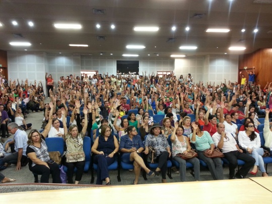 Servidores da Saúde votaram nesta quinta (8), pela manhã, o fim da greve em Goiânia. (Foto: Soego)