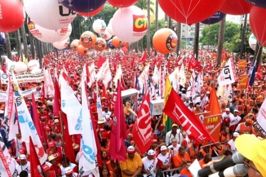 Trabalhadores do Brasil se unem contra reformas que retiram direitos e precarizam as relações de trabalho.